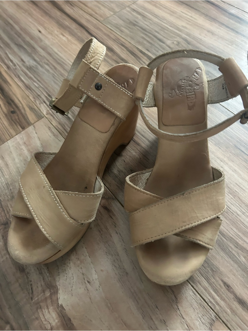 FREEBIRD CAPE Tan Leather 3 inch PLATFORM WEDGE Sandals. WOOD HEELS. Y2K